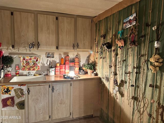 34851 S DESERT Cove, Black Canyon City, AZ 85324