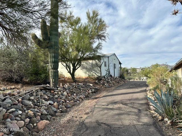 34851 S DESERT Cove, Black Canyon City, AZ 85324