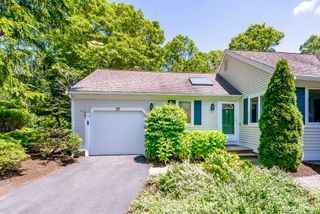 37 Pine Hill Blvd 30, Mashpee, MA 02649