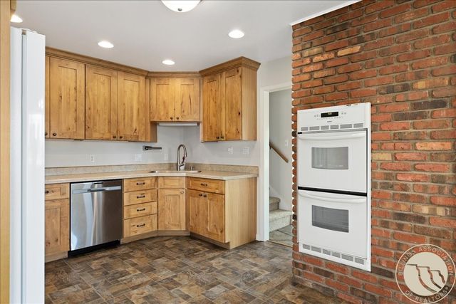 1794 N 4th Road, Huntley, MT 59037