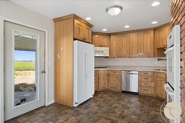 1794 N 4th Road, Huntley, MT 59037