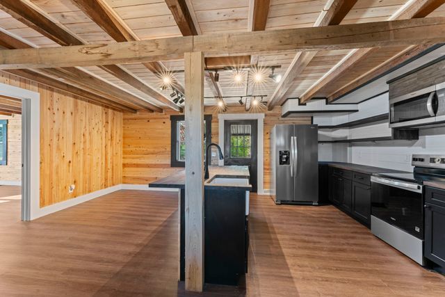 7121 Robinson Dr, Fairview, TN 37062