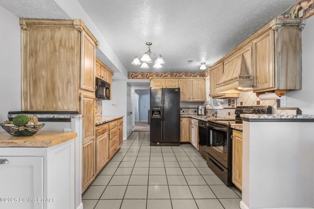 1123 Girard Dr, Louisville, KY 40222