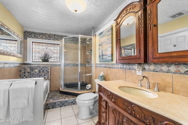 1123 Girard Dr, Louisville, KY 40222