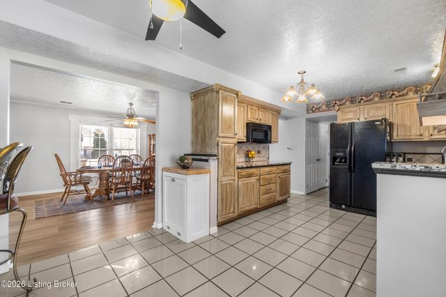 1123 Girard Dr, Louisville, KY 40222