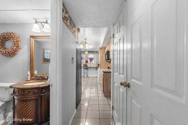 1123 Girard Dr, Louisville, KY 40222