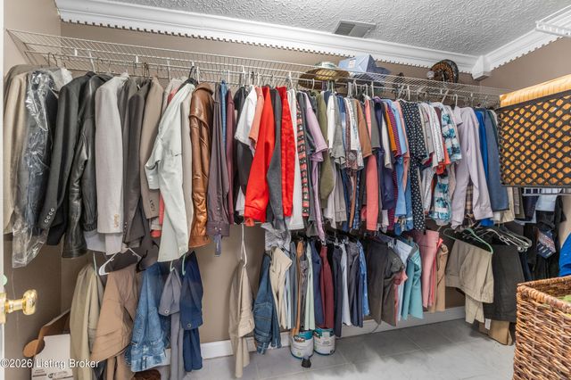 1123 Girard Dr, Louisville, KY 40222