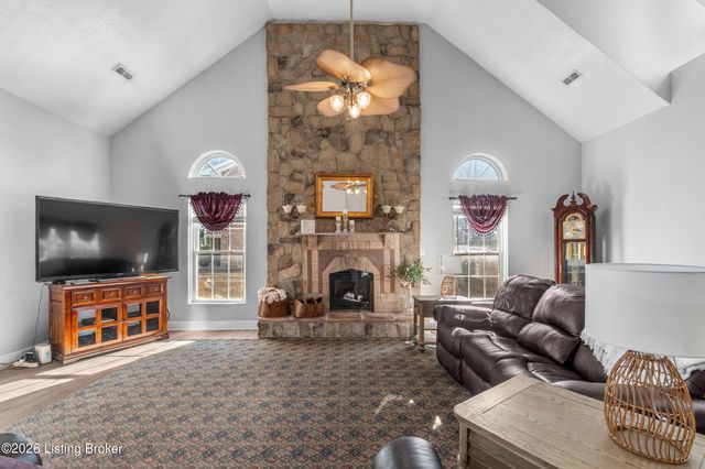 1123 Girard Dr, Louisville, KY 40222