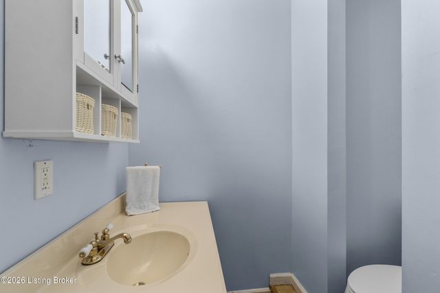 1123 Girard Dr, Louisville, KY 40222