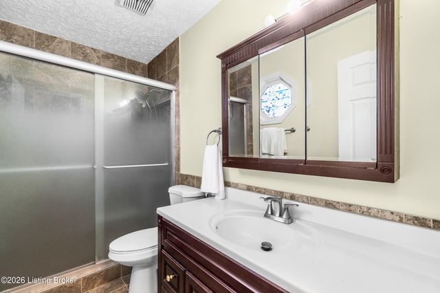 1123 Girard Dr, Louisville, KY 40222