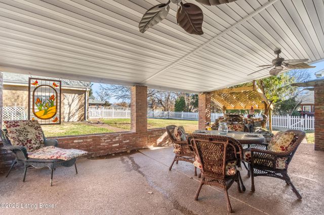 1123 Girard Dr, Louisville, KY 40222