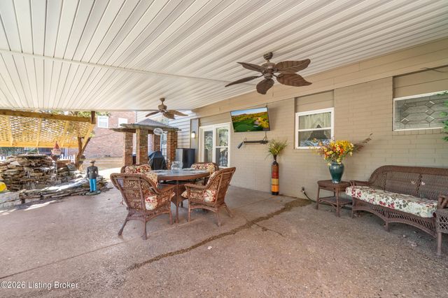 1123 Girard Dr, Louisville, KY 40222