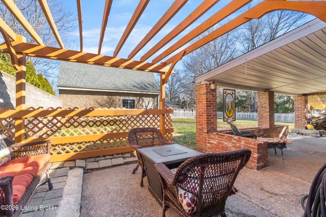 1123 Girard Dr, Louisville, KY 40222