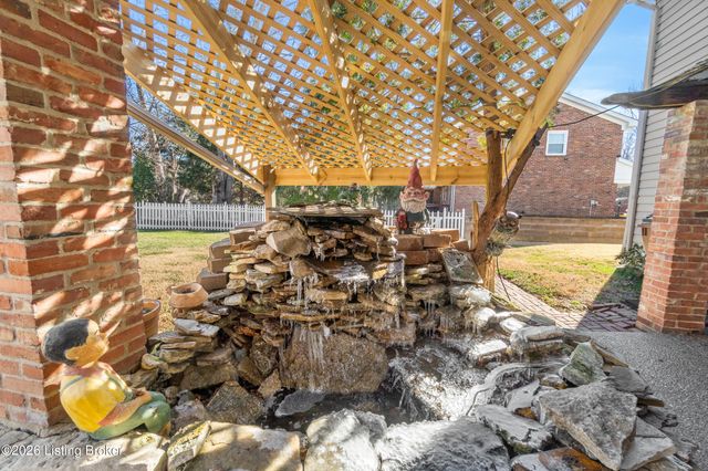 1123 Girard Dr, Louisville, KY 40222