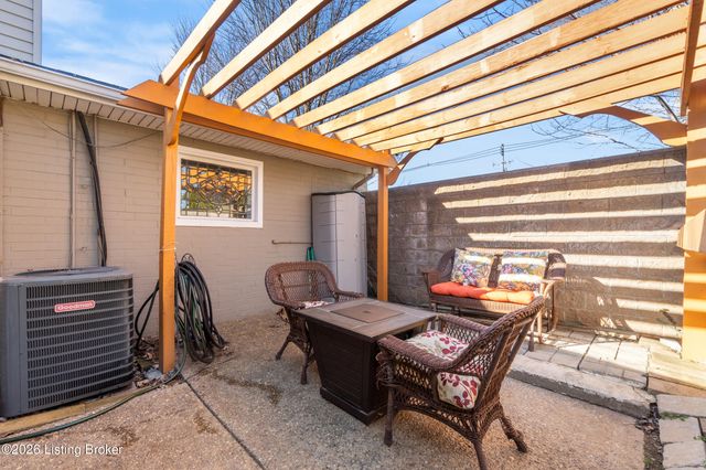 1123 Girard Dr, Louisville, KY 40222