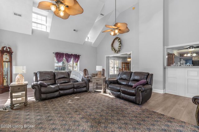 1123 Girard Dr, Louisville, KY 40222