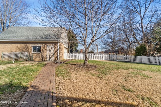 1123 Girard Dr, Louisville, KY 40222