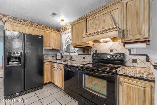 1123 Girard Dr, Louisville, KY 40222