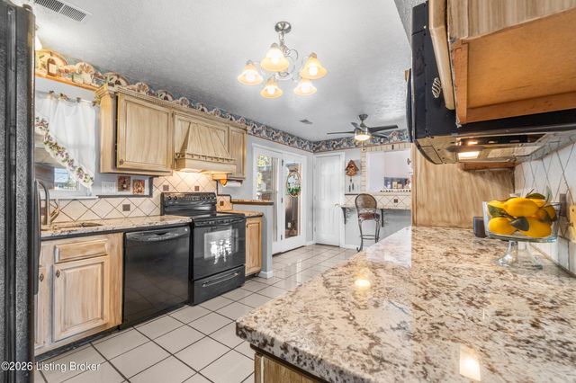 1123 Girard Dr, Louisville, KY 40222