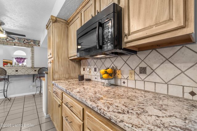 1123 Girard Dr, Louisville, KY 40222