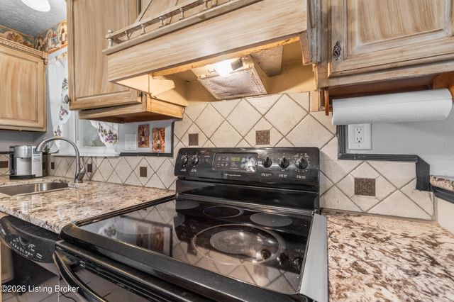 1123 Girard Dr, Louisville, KY 40222