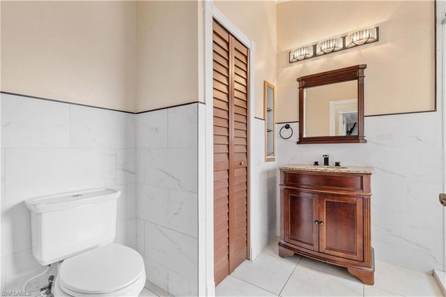 329 NE 9th ST, Cape Coral, FL 33909