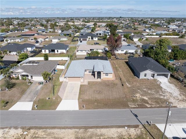 329 NE 9th ST, Cape Coral, FL 33909