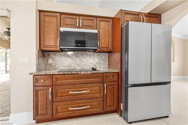 329 NE 9th ST, Cape Coral, FL 33909