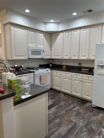 28 N De Baun Avenue 201, Suffern, NY 10901