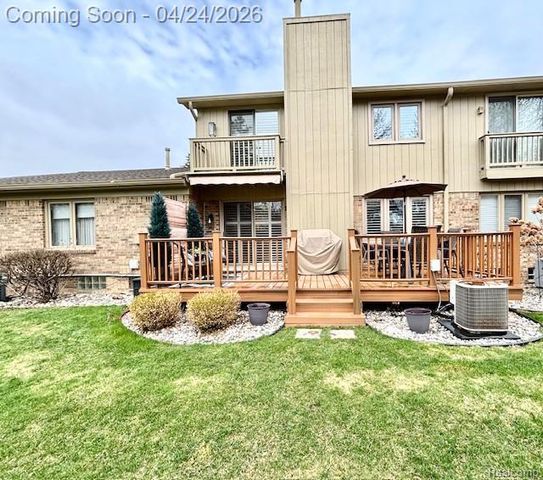 12306 Pinecrest Drive, Plymouth Charter Township, MI 48170