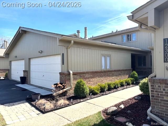 12306 Pinecrest Drive, Plymouth Charter Township, MI 48170