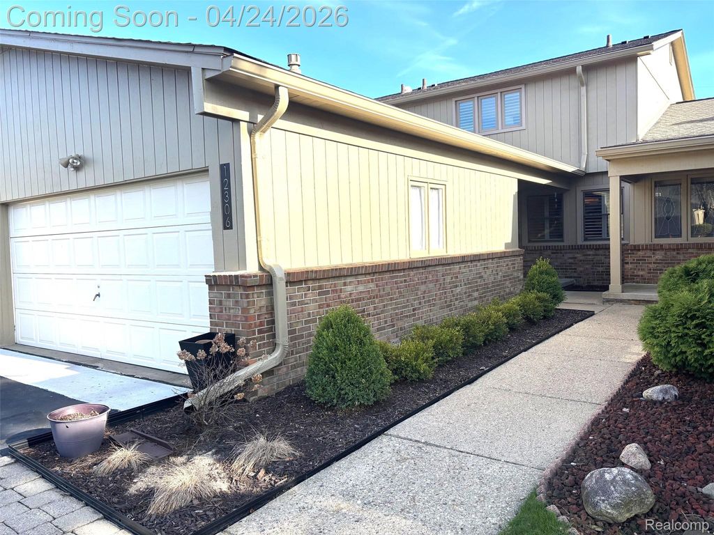 12306 Pinecrest Drive, Plymouth Charter Township, MI 48170