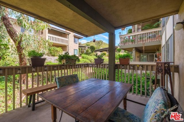 255 Sequoia Court 23, Thousand Oaks, CA 91360