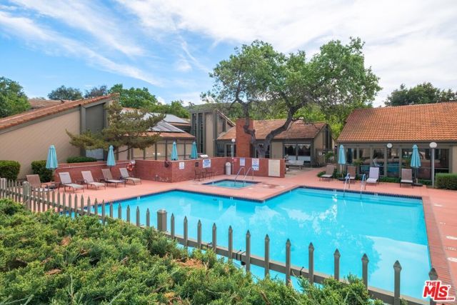 255 Sequoia Court 23, Thousand Oaks, CA 91360