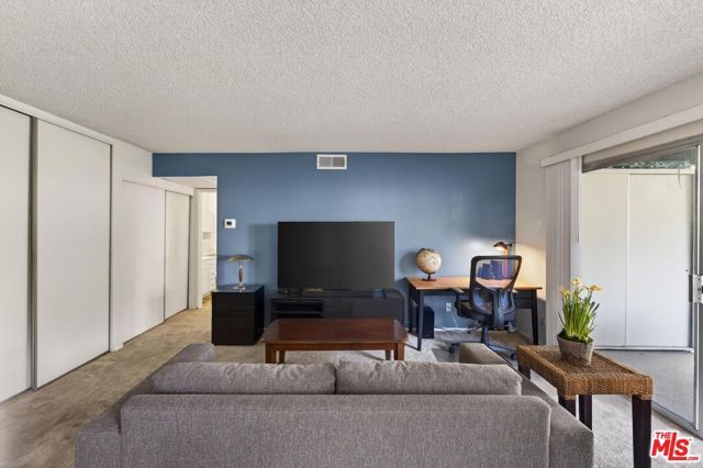 255 Sequoia Court 23, Thousand Oaks, CA 91360