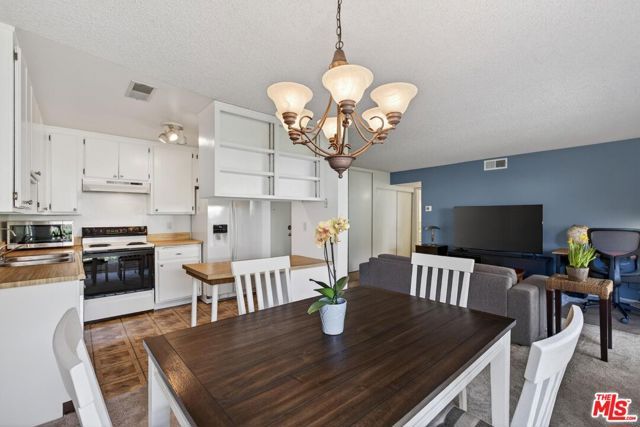 255 Sequoia Court 23, Thousand Oaks, CA 91360