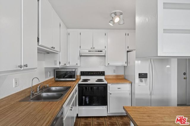 255 Sequoia Court 23, Thousand Oaks, CA 91360