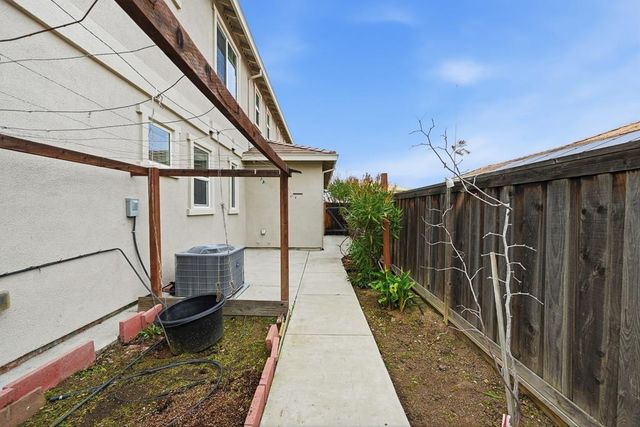 2484 Vernal Dr, Bay Point, CA 94565