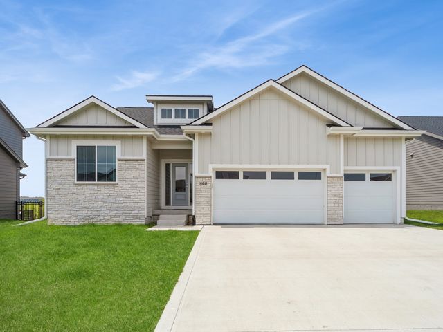460 NW Gracewood Drive, Waukee, IA 50263