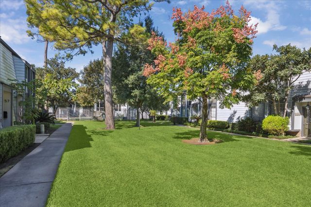 10147 Beekman Place Drive, Houston, TX 77043