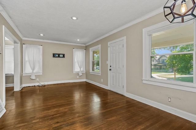5225 Brookwood Avenue, Kansas City, MO 64130