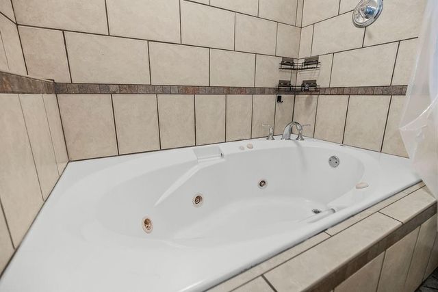5225 Brookwood Avenue, Kansas City, MO 64130