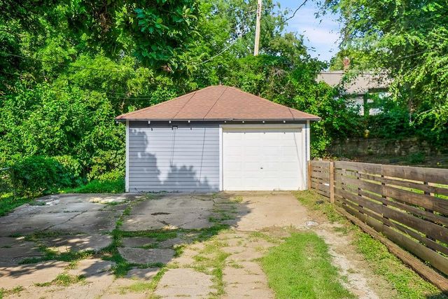 5225 Brookwood Avenue, Kansas City, MO 64130