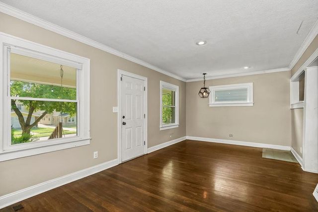 5225 Brookwood Avenue, Kansas City, MO 64130