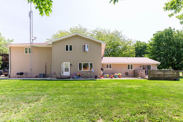 215 S Ridge Street, Creston, IL 60113