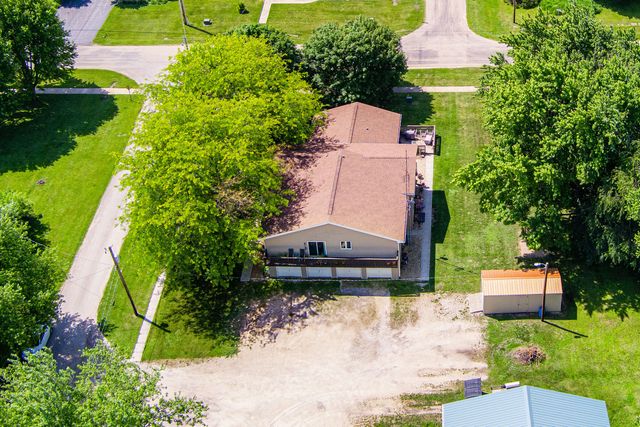215 S Ridge Street, Creston, IL 60113