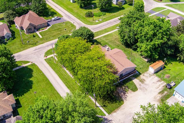 215 S Ridge Street, Creston, IL 60113