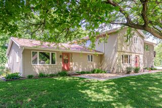 215 S Ridge Street, Creston, IL 60113