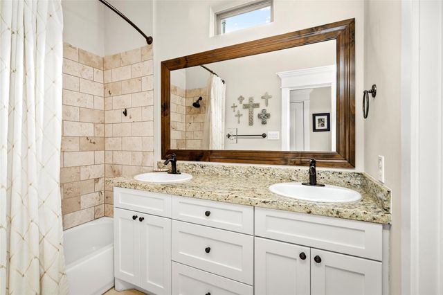 412 W 25th Street, Houston, TX 77008