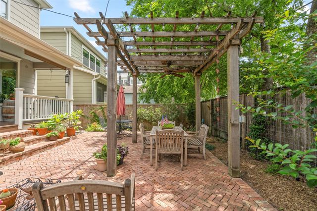 412 W 25th Street, Houston, TX 77008